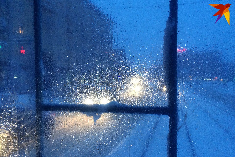 Кое-где на дорогах будет гололедица, берегите себя.