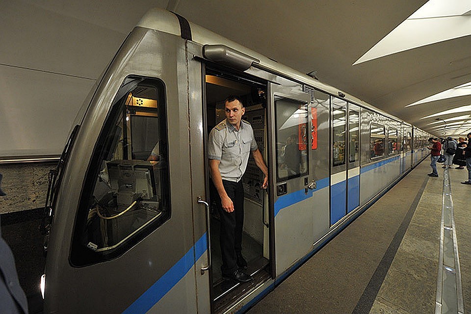 В обычном режиме работа зеленой ветки московского метро возобновится в понедельник, 26 ноября, в 5:30 утра.