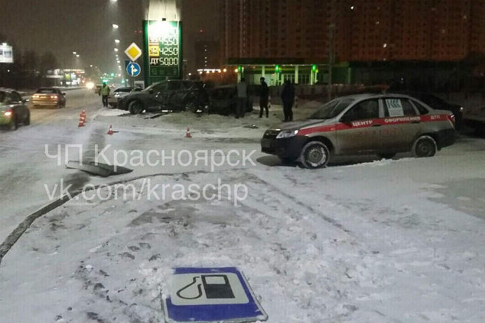 В обстоятельствах ДТП разбираются дорожные полицейские Фото: ЧП-Красноярск