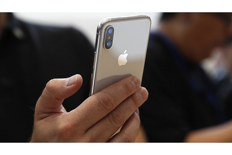 В России новый iPhone X подешевел на 20 тысяч за год