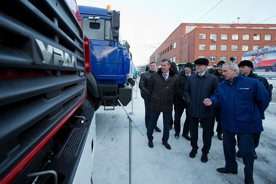 Губернатор Борис Дубровский побывал на предприятии "УралАЗ" в Миассе. Фото: gubernator74.ru