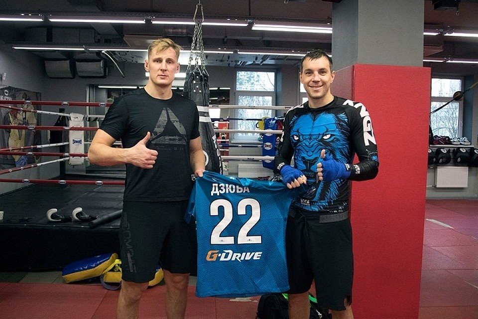 Дзюба устроил спарринг с бойцом UFC Волковым. Фото: twitter.com/zenit_spb