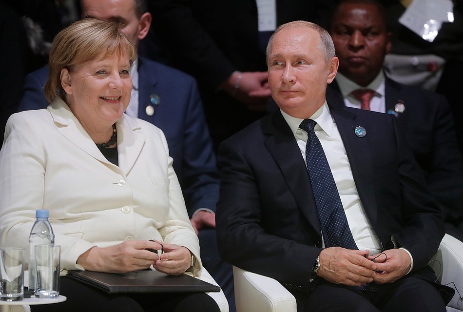 Путин провел рабочий завтрак с Меркель в Буэнос-Айресе