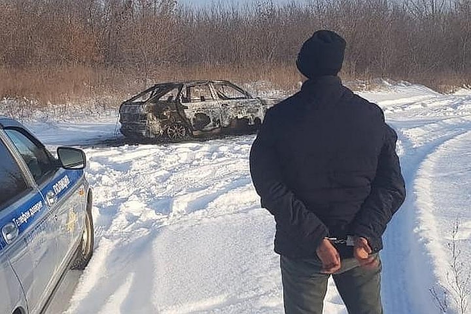Злоумышленник заехал в гаражный массив и сжег машину