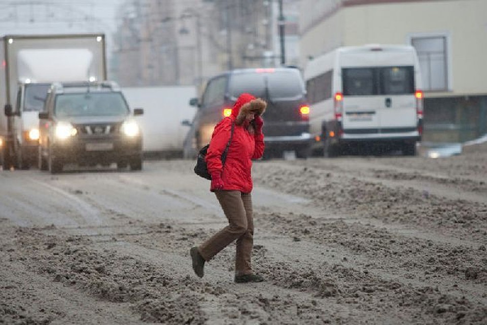 Женщина переходила дорогу в неположенном месте