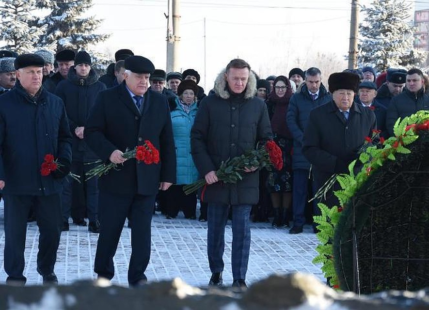 Роман Старовойт возложил цветы на мемориальном комплексе «Курская Дуга»