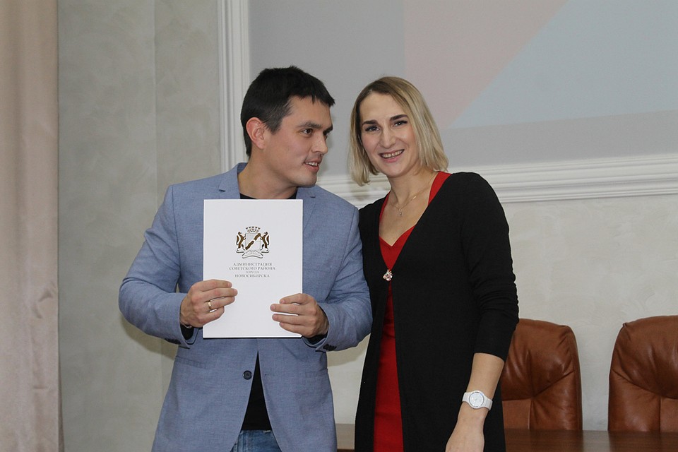 Команду волонтеров Новосибирской ГЭС (филиал ПАО «РусГидро») наградили благодарственным письмом администрации Советского района за высокую социальную ответственность и поддержку добровольческих инициатив.