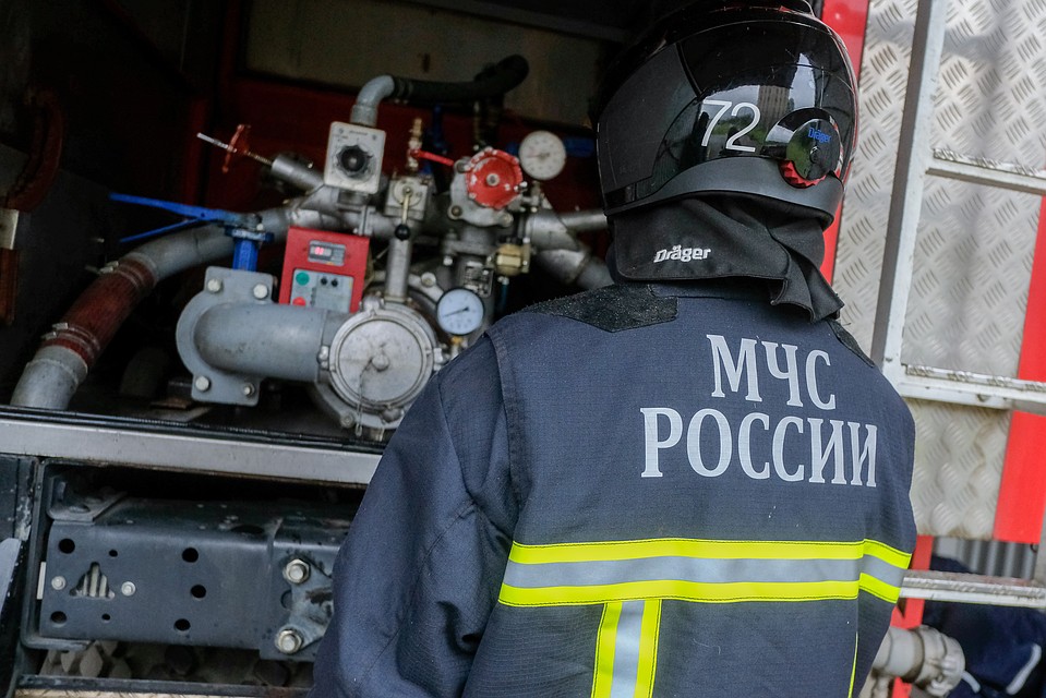 Не курите в закрытых помещениях: пожарные спасли мужчину из горящей квартиры в Братске.