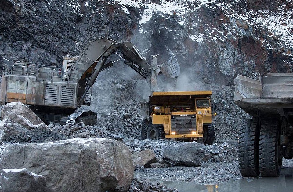 Производительность предприятия составит 300 тысяч тонн руды в год.