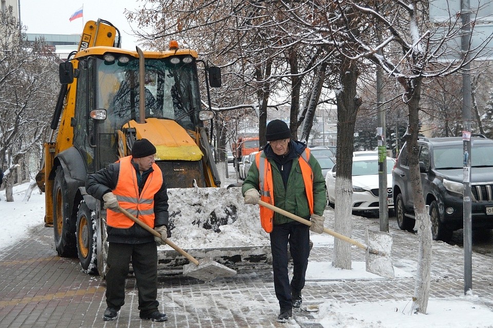 В Липецке борются с последствиями снегопада