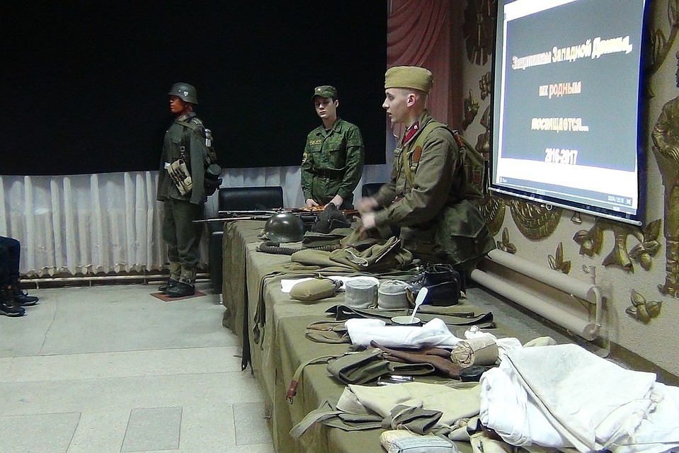 В раках патриотической акции поисковики представили экспонаты, найденные на местах сражений Великой Отечественной войны. Фото пресс-службы Тюменского областного поискового центра
