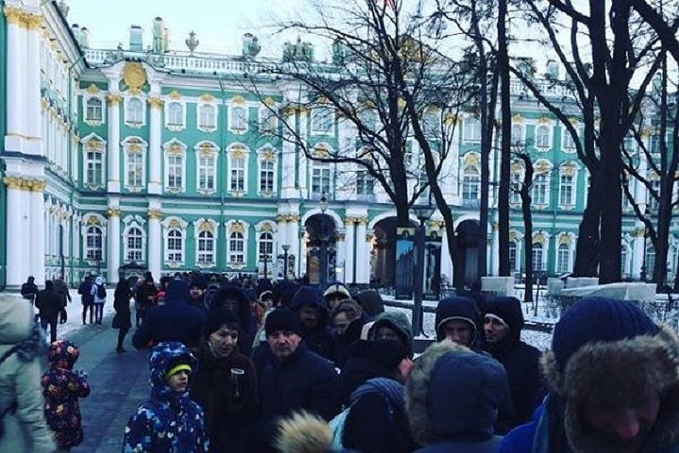 Культурный «митинг»: На вход в Эрмитаж образовались огромные очереди Фото: соцсети