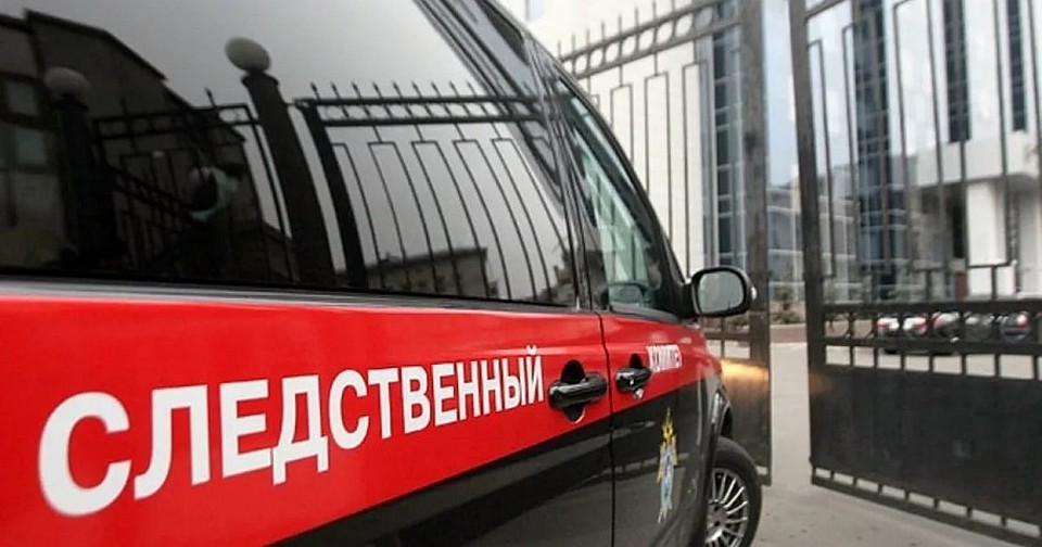 В Новороссийске чиновник упал с крыши и умер