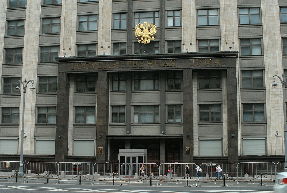 В Госдуме предложили изменить порядок общения ребёнка с проживающим отдельно родителем.