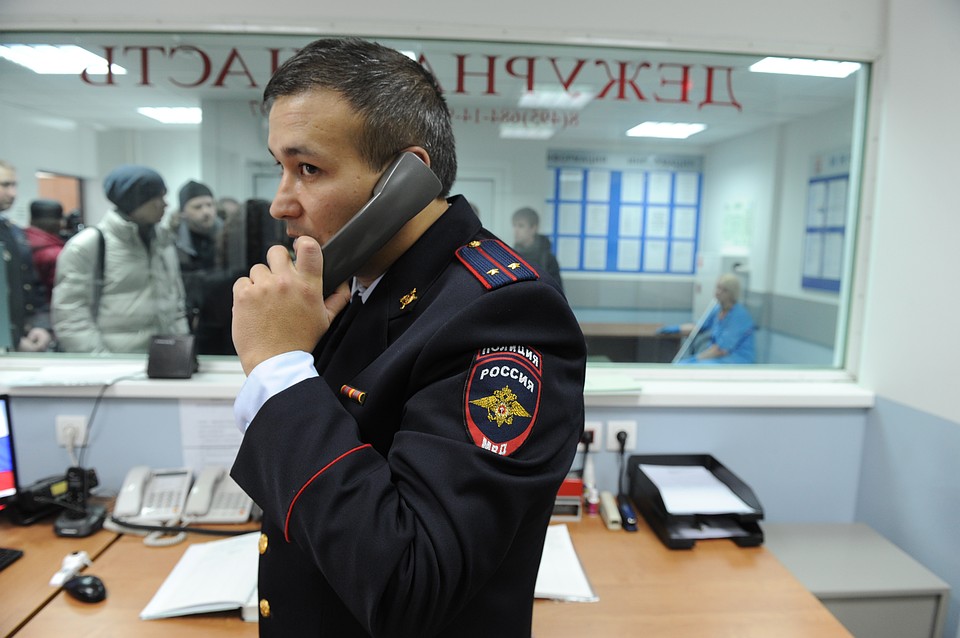 Молодой человек признался в содеянном. Похищенный мобильник изъят. Возбуждено уголовное дело.