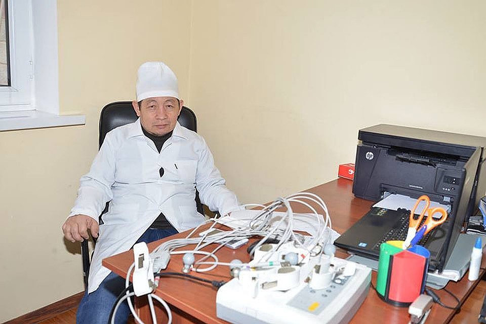Сам Зайналиев называет себя лекарь Хашим
