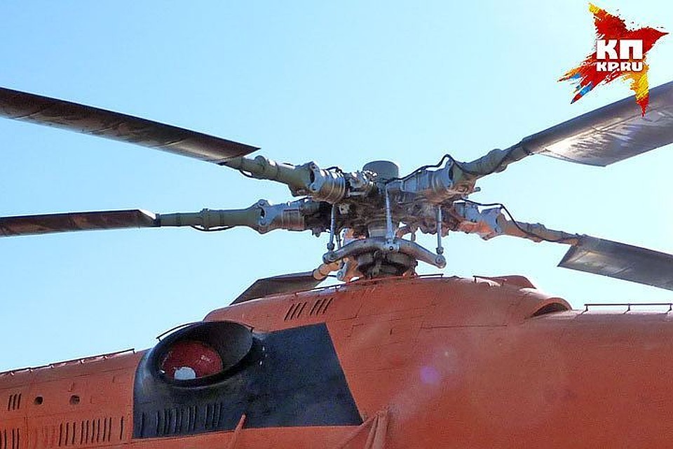 Robinson R44, на борту которого находились три человека, попытался совершить вынужденную посадку из-за технический неисправности