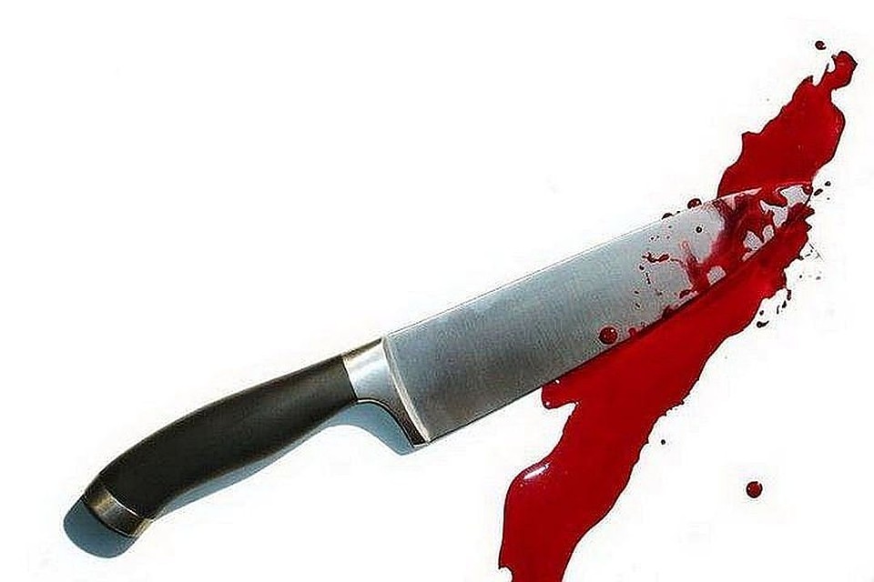 Женщина наппала на возлюбленного с ножом во время ссоры.