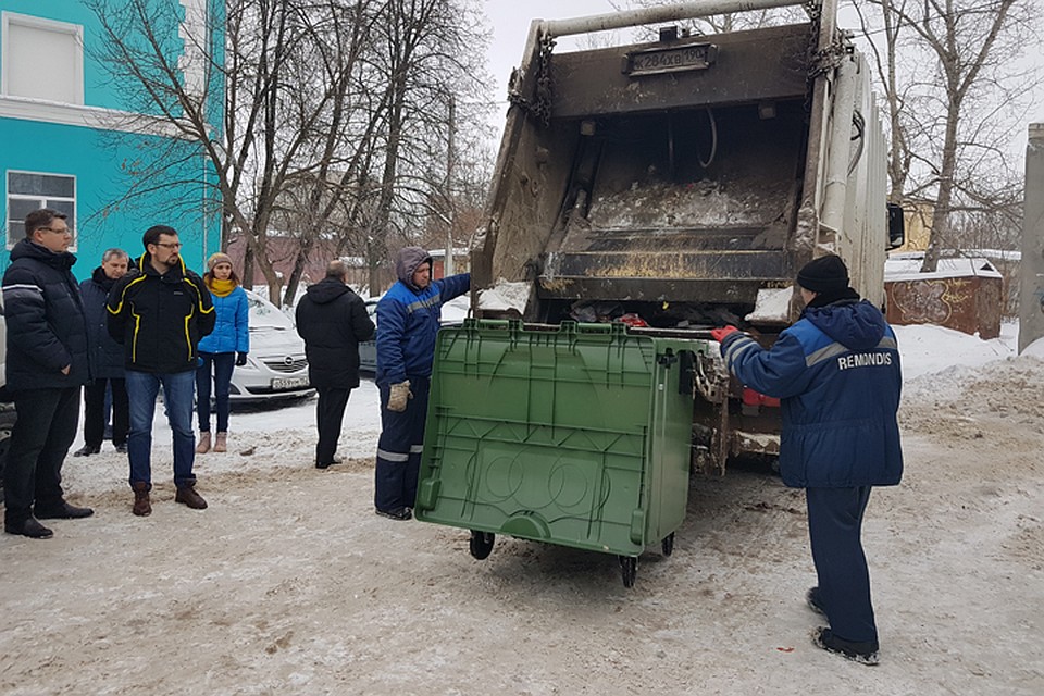 Замгубернатора Нижегородской области Андрей Харин проверил, как региональные операторы справляются с вывозом мусора в новогодние праздники. Фото: пресс-служба правительства Нижегородской области