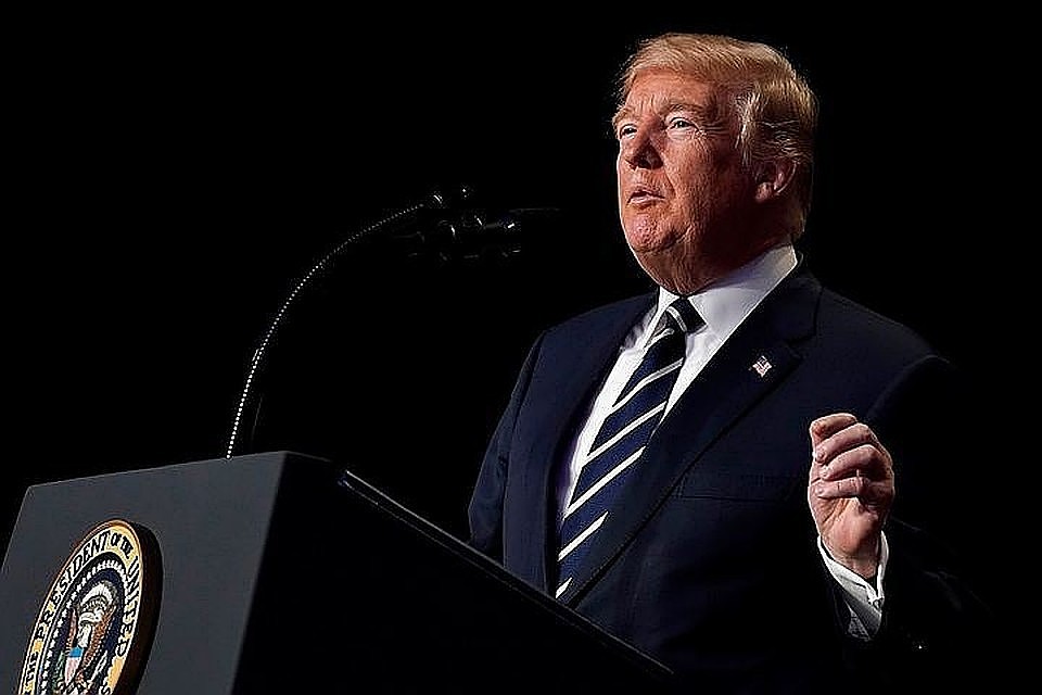 Рекордное количество жителей США желает эмигрировать