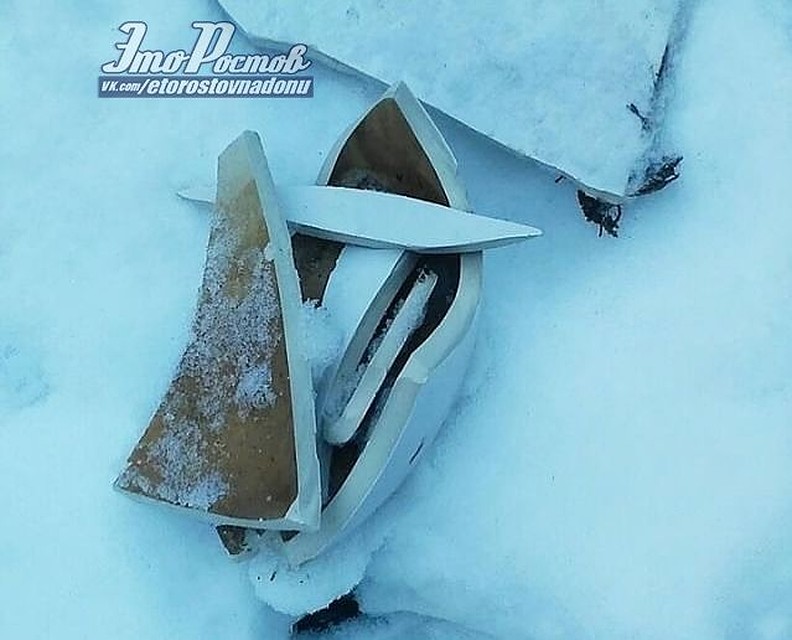 Осколки от бачка унитаза. Фото из группы ВК "Это Ростов-на-Дону!"