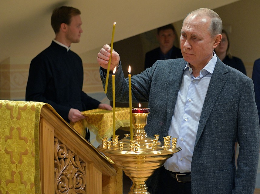Владимир Путин празднует Рождество в Санкт-Петербурге