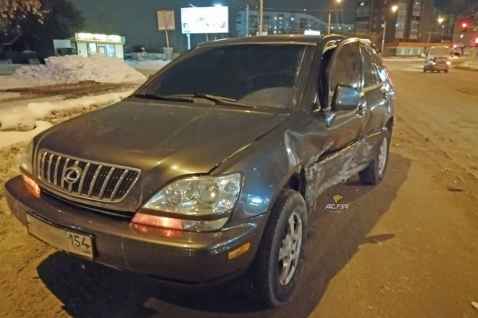 Водитель "Лексуса" не пропустил "Ладу" и устроил ДТП.