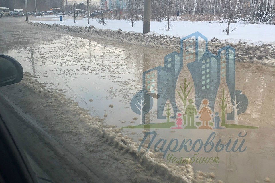 В Парковом прорвало трубу 9 января. Фото: Ирина Уварова