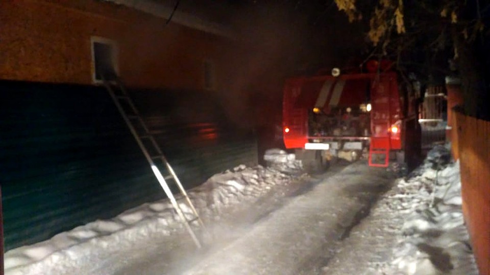 Огонь тушили полтора часа.