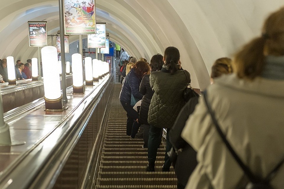 За уборку в петербургском метро подрядчик получит три миллиарда рублей.