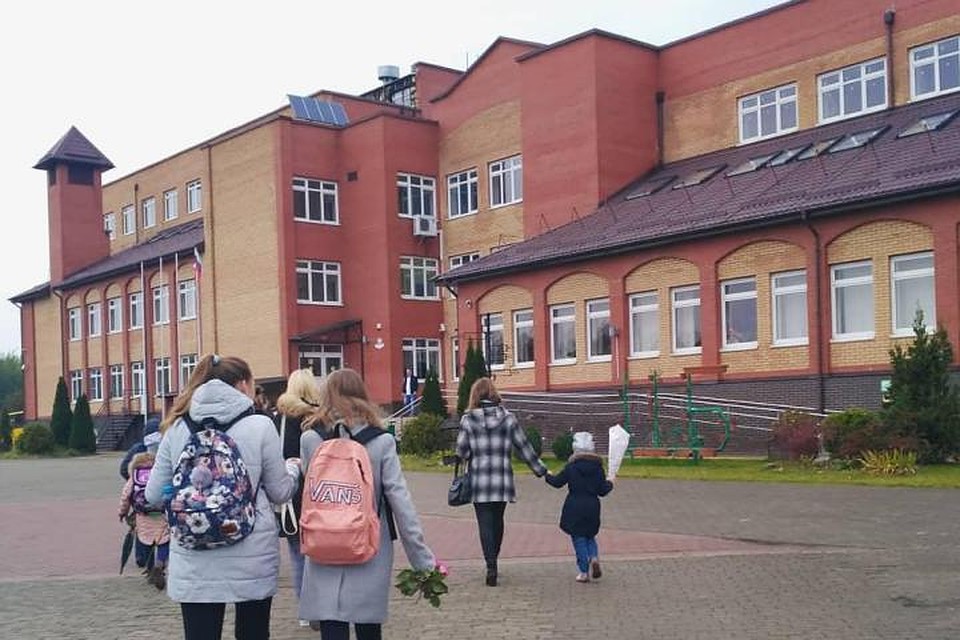 Благодаря солнечным панелям и энергосберегающим технологиям "Школа будущего" сократила энергопотребление на 10 процентов.