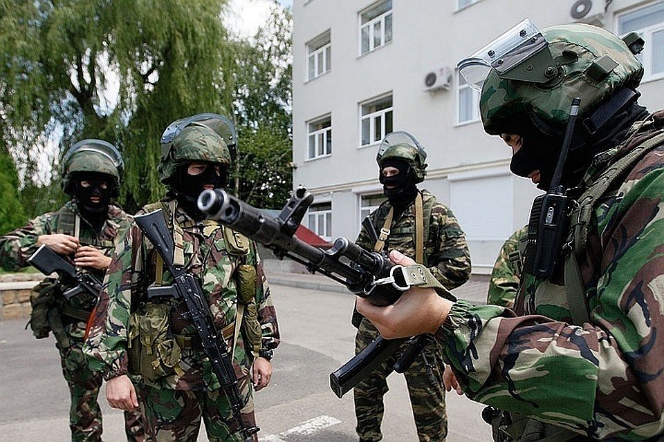 Кроме того, боевики занимались вербовкой молодёжи в ИГИЛ*