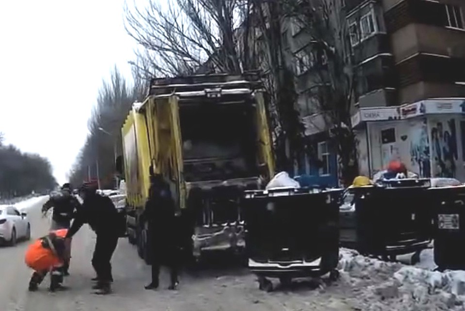 Водитель "Камри" избил ассенизатора. Фото: скрин с видео ВК, паблик "Ростов Главный".