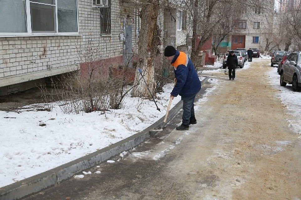 А в вашем дворе чистят снег?