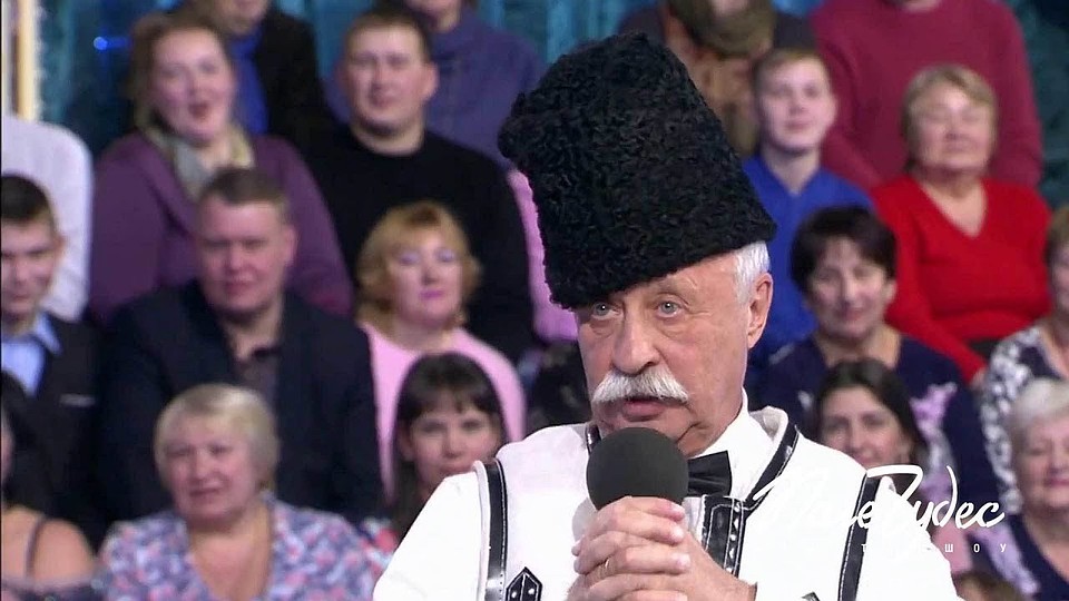 Житель Гагаузии одел Леонида Якубовича в национальный костюм и угадал слово