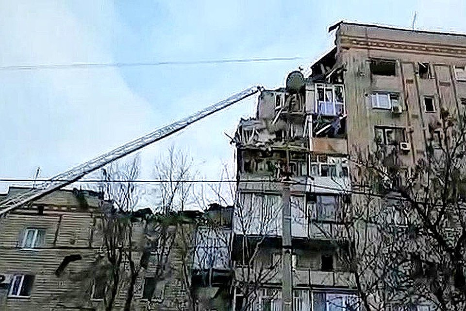 На месте ЧП работают экстренные службы.