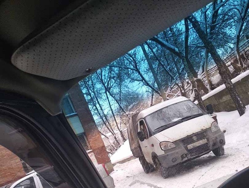 В Смоленске мусор вывозят на «Газелях». ФОТО: ВКонтакте.