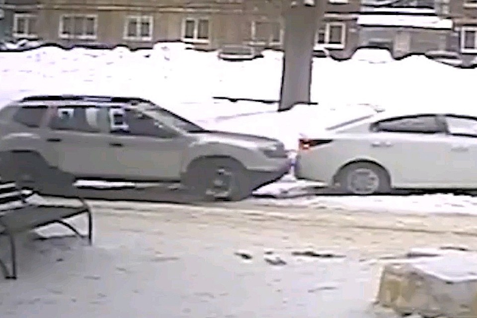 Автор этого замечательного ДТП предпочел скрыться с места совершения.
