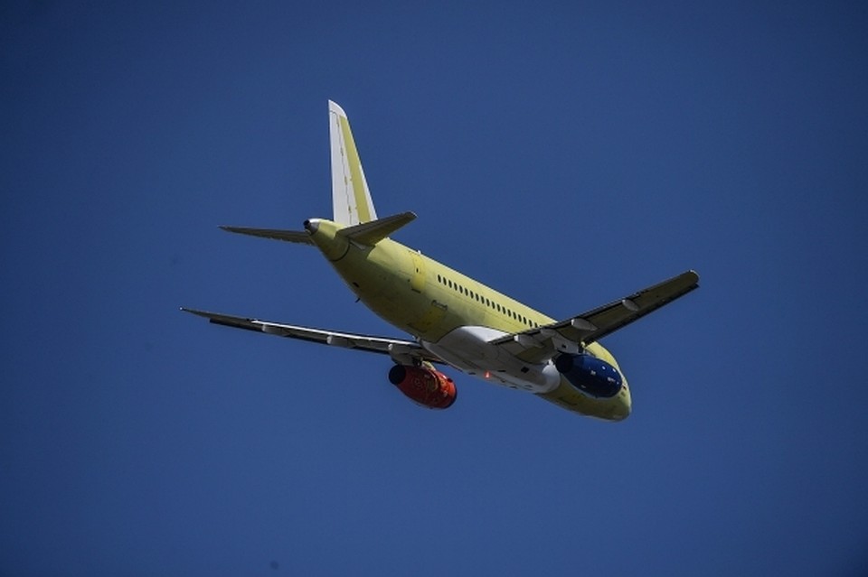 Известно, что полеты выполняются 50 воздушными судами CRJ-200