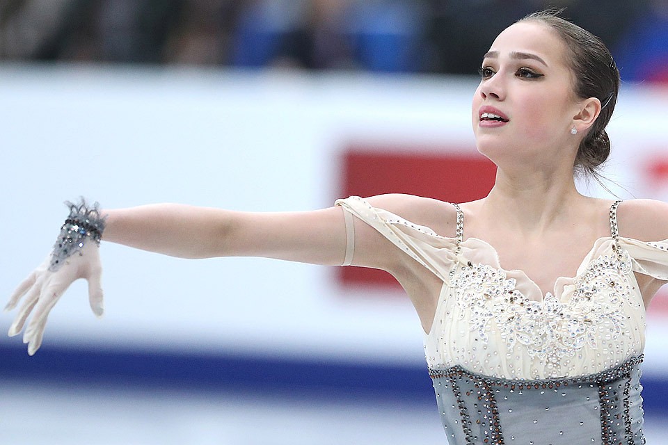 Российская спортсменка Алина Загитова во время выступления в короткой программе женского одиночного катания на чемпионате Европы по фигурному катанию. Фото Наталия Федосенко/ТАСС