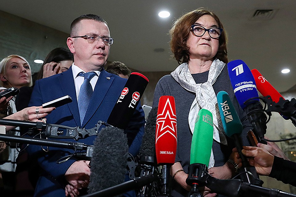 Директор Третьяковской галереи Зельфира Трегулова и директор Департамента музеев Владислав Кононов выступили перед журналистами. Фото: Антон Новодережкин/ТАСС