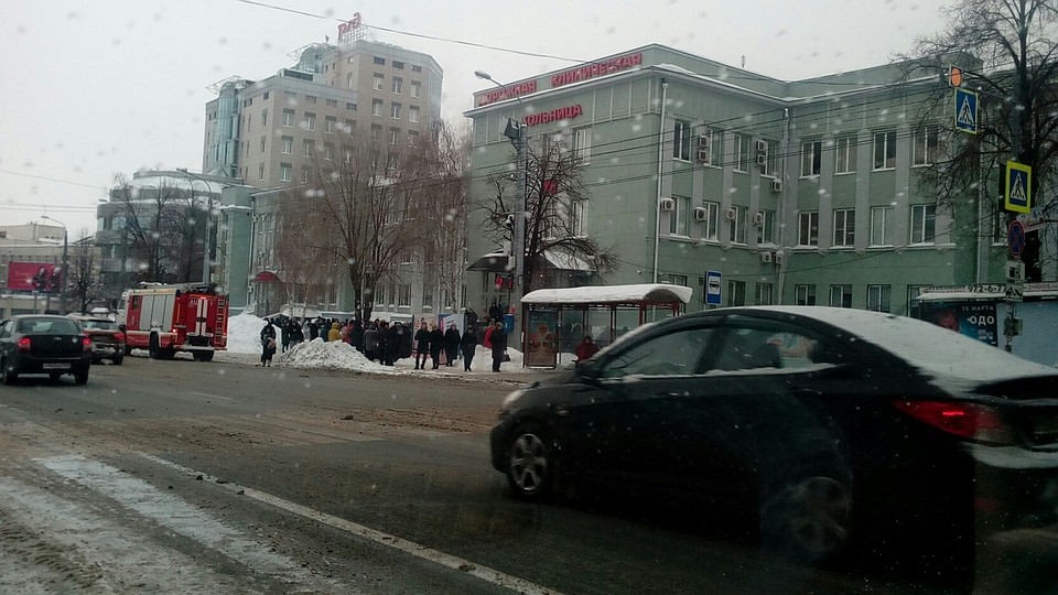 Из-за неизвестных "шутников" пришлось эвакуировать несколько сотен пациентов больниц