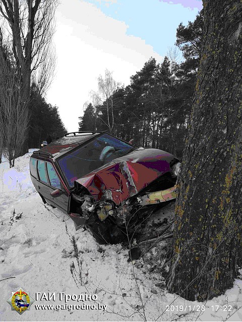 В Гродненском районе бесправник позвал на место ДТП свою жену, а сам скрылся. Фото: ГАИ Гродненской области