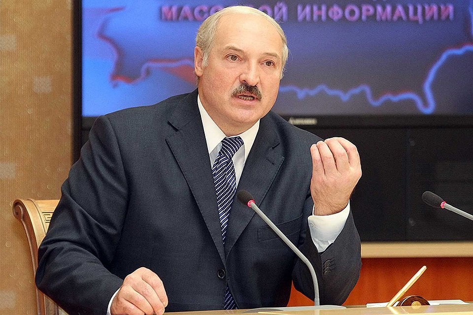 По мнению Лукашенко, необходимо «вести борьбу за свои принципы, поднимать имидж страны». Фото: БелТА