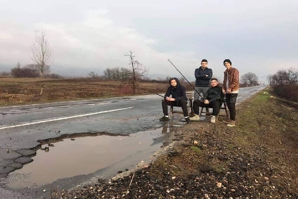 Вся правда о дорогах в Молдове в одной фотографии. Фото: GIFutări