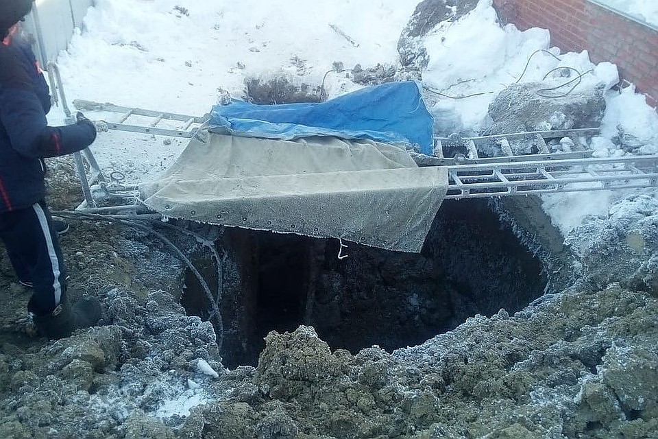 Спасатели достали людей из оврага. Фото: архив спасателей\vk.com/assnso
