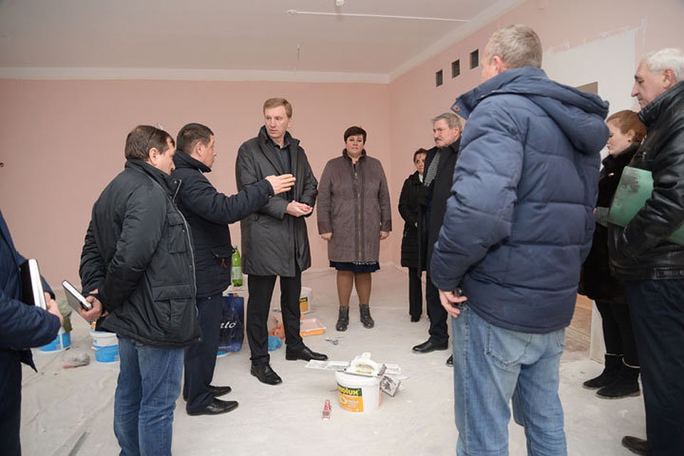 Власти Ессентуков проверили, как идет реконструкция самого большого в городе детсада