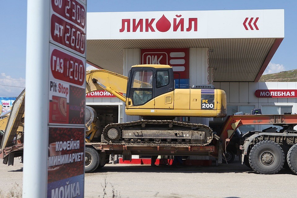 В Махачкале автолюбители победили жадных владельцев «фирменных» автозаправок