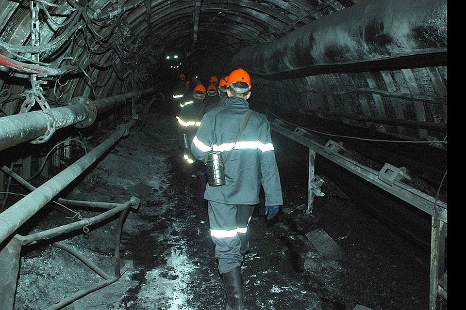 Электровоз упал в ствол шахты «Центральная» в Челябинской области. Фото: Константин НАГОВИЦЫН