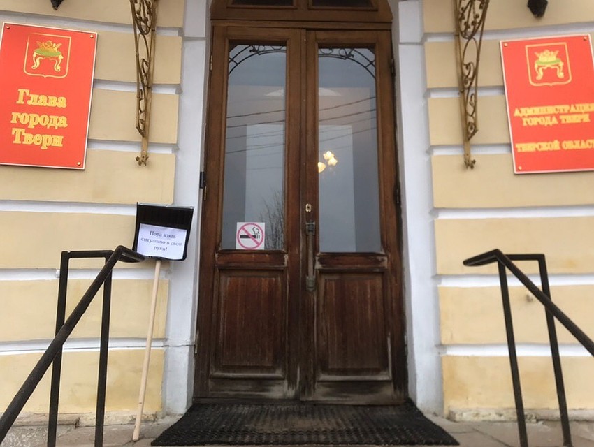 Лопата символизируют плохую уборку в городе Фото: Движение «Весна» | Тверь